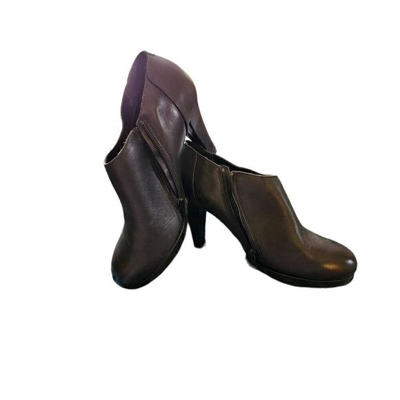 Cynthia Rowley Lovebird Womens US 10M Black Leather Ankle Booties Heeled Shoes. - Picture 2 of 6